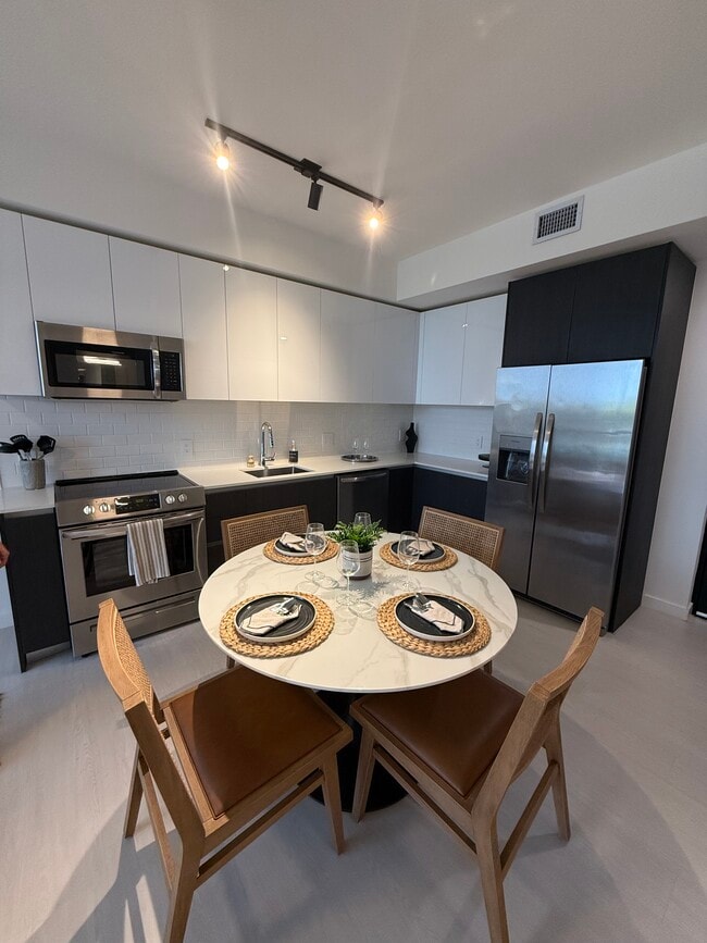Building Photo - 20520 NW 20th Ct Unit B8 Rental