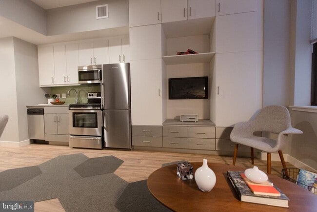 Building Photo - 42 S 15th St Unit 1B-0203 Rental