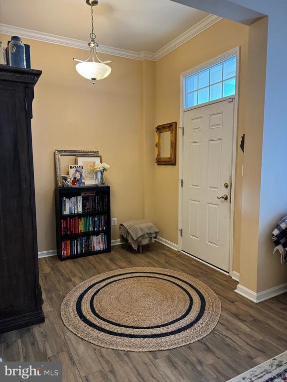 Photo - 22949 Fanshaw Square