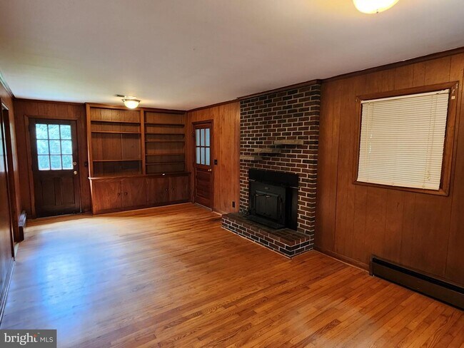 Photo - 17158 Ferry Dock Rd