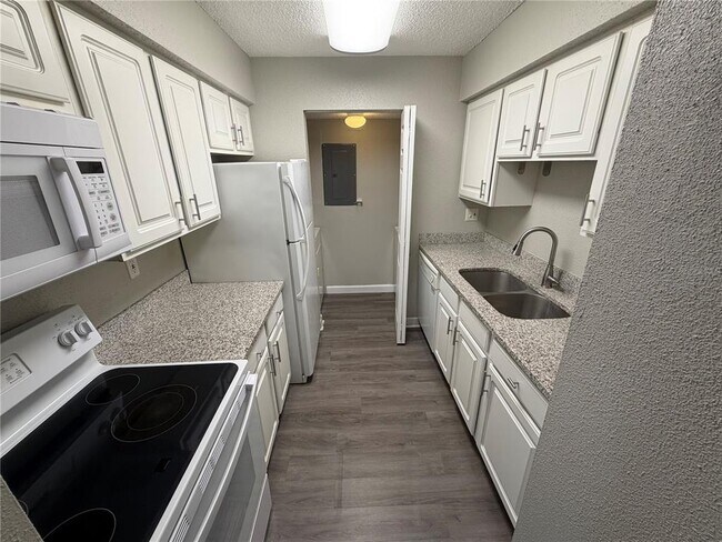 3716 Idlebrook Cir Unit 206