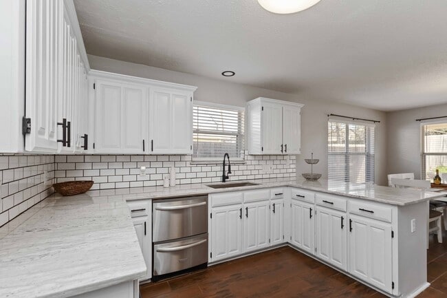 Photo - 425 Kelley Ct