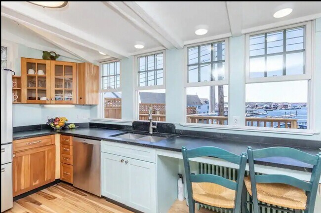 Photo - 170-1 E Main St