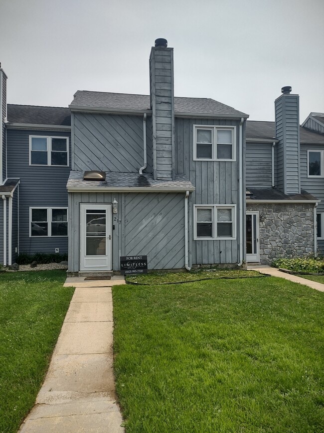 Building Photo - 217 E Green Valley Cir
