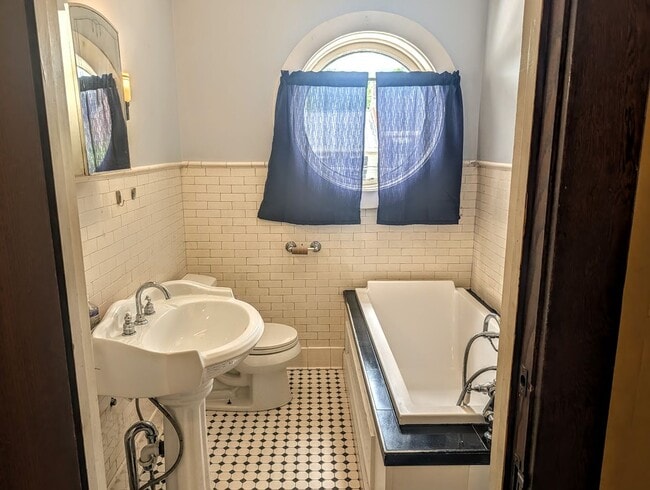 Photo - 233 E Pitt St Unit 233 E Pitt Street #5