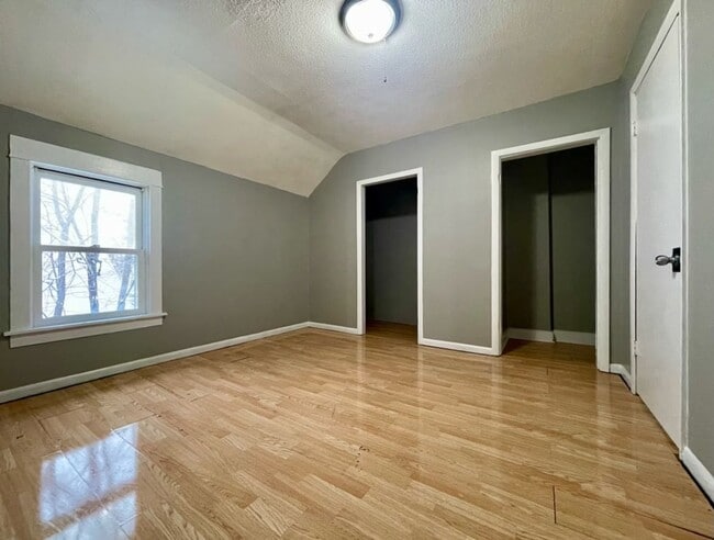Photo - 98 Manitoba Ave W Unit #2