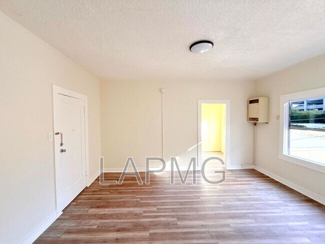 Photo - 1614 N Kenmore Ave