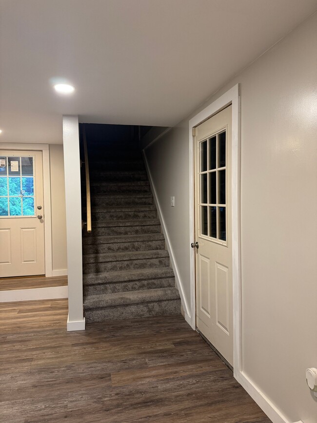 587 Middleline Rd Unit Above Garage