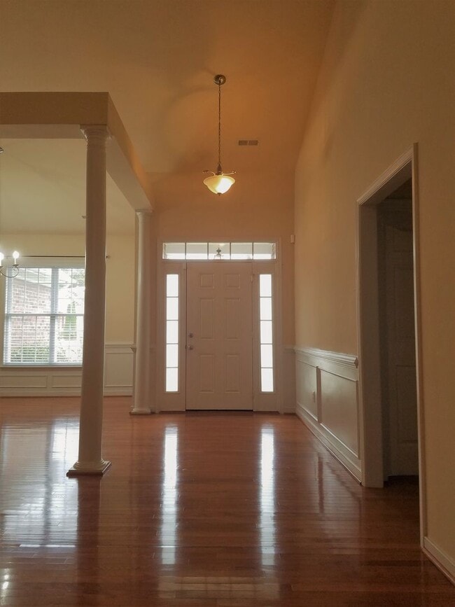 Photo - Beautiful transitional 4 bedroom brick ran...