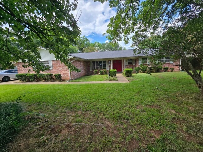 Photo - $500 Off 1st Month Special