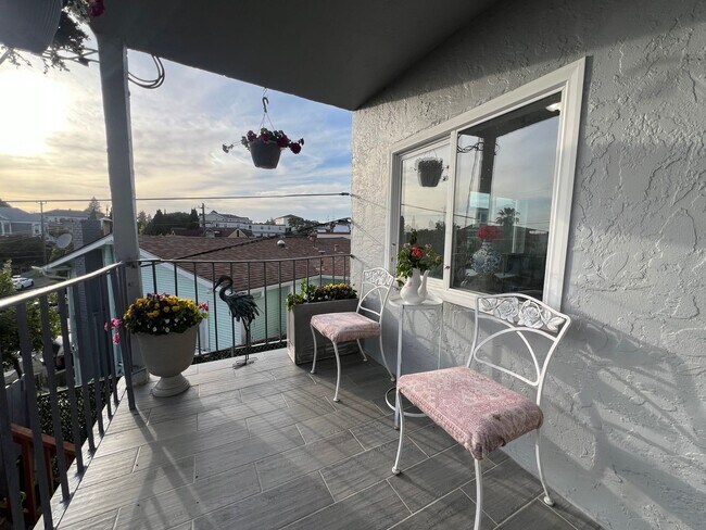 3 Bedroom Available now in Oakland! - 3 Bedroom Available now in Oakland! House