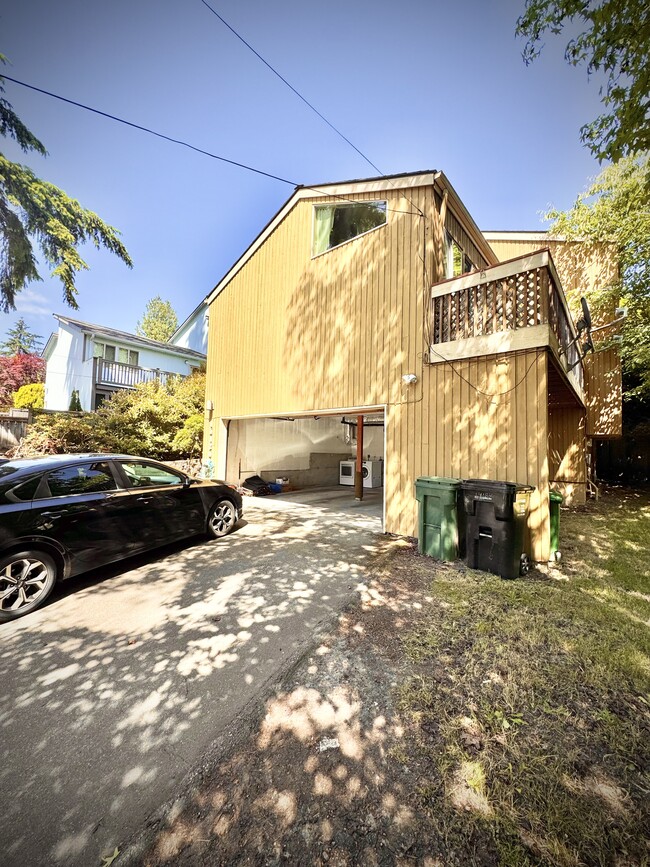 Building Photo - 14124 Phinney Ave N