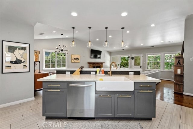 1002 W Santa Clara Ave