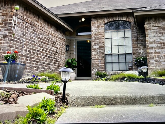 Building Photo - 3009 Quail Hollow Dr