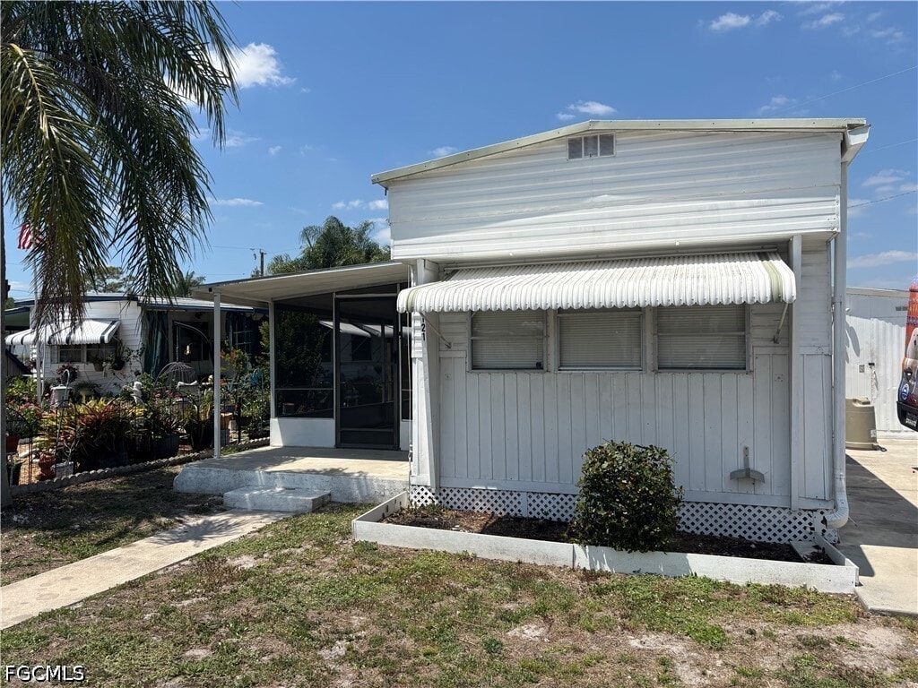 Photo - 121 Coachlight Ln