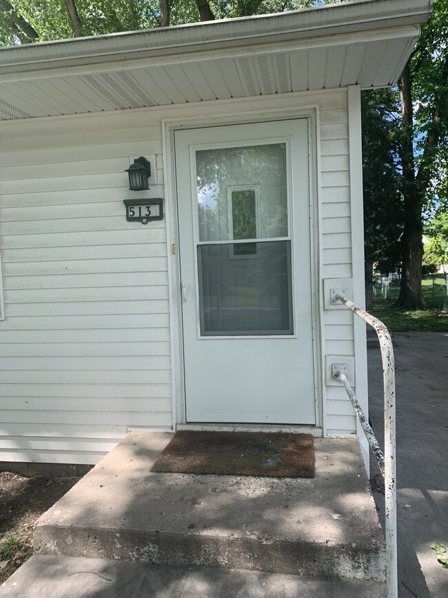 Photo - 513 W Clark St