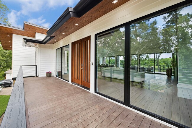 Photo - 407 Brook Hollow Dr