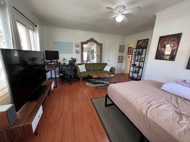 Photo - 3400 E 2nd St Unidad 2