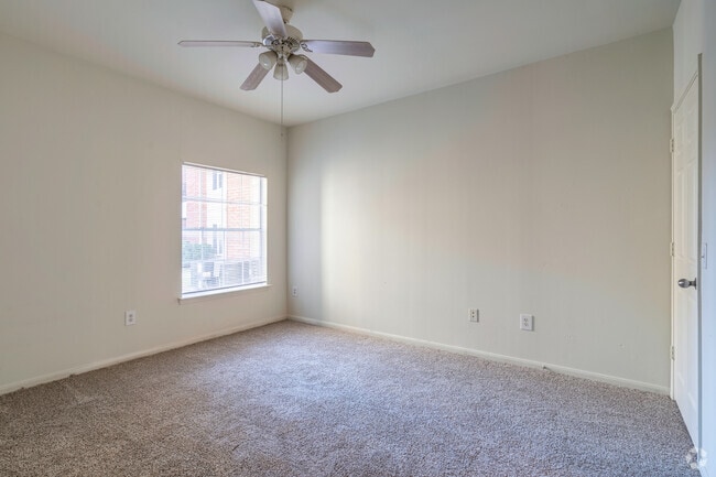 2BR, 2BA - 996SF