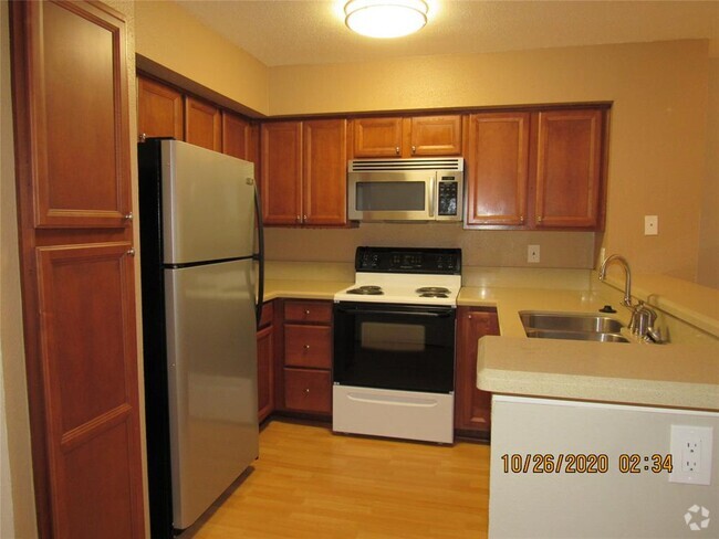 Building Photo - 16800 Sugar Pine Dr Unit B13 Rental