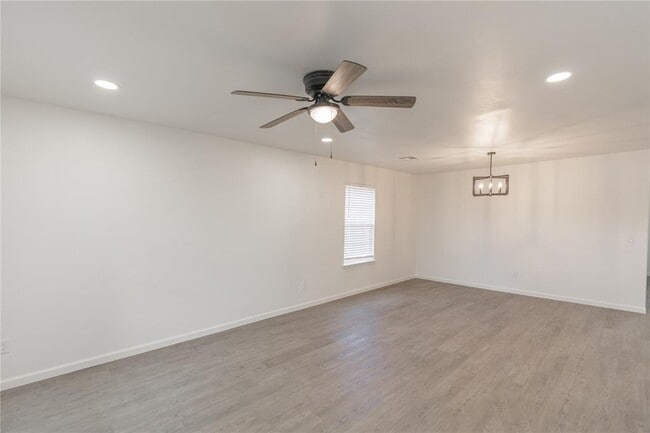 566 Parkhill Cir