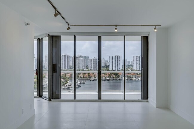 Photo - 3640 Yacht Club Dr Unit 1507