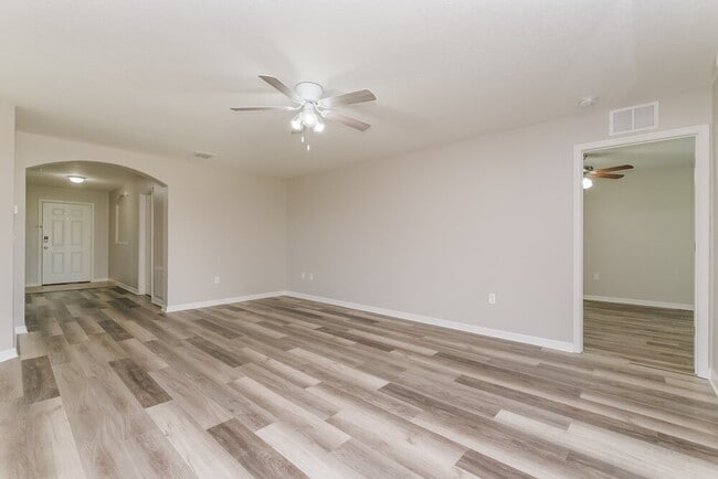 Photo - 6643 Wirevine Dr House