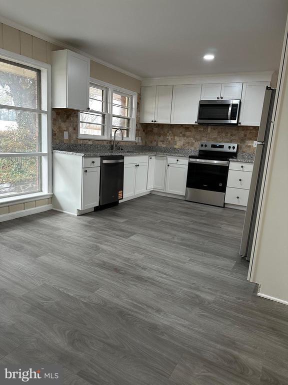 Photo - 934 N E St Ext