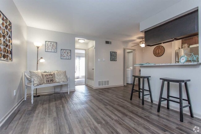 Photo - College Main Apartments