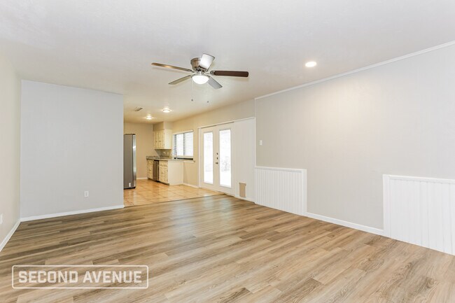 Photo - 422 Southlake Dr