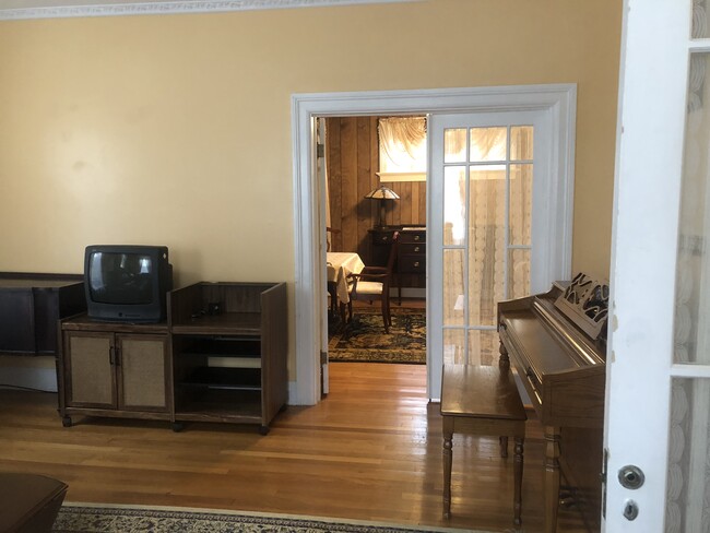 Photo - 69 Oak St