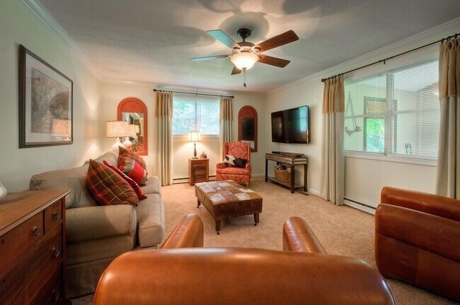 Photo - 639 Sand Hill Rd