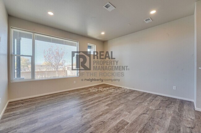 Photo - 302 Skyraider Way