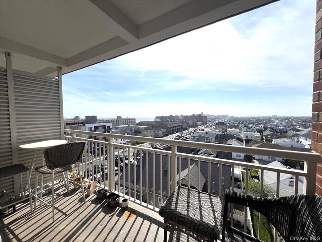 Building Photo - 855 E Broadway Unit 6G