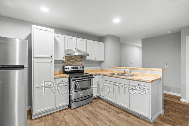 Photo - 834 W 26th St
