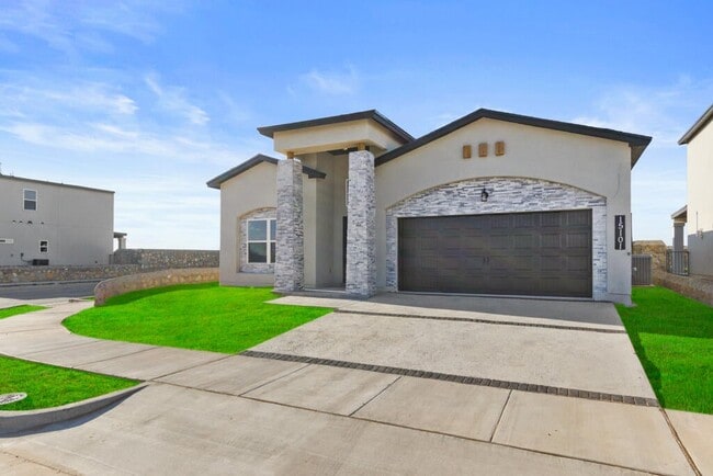 Photo - 905 Ada Ln
