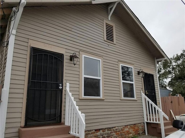 Photo - 2128 Clara St