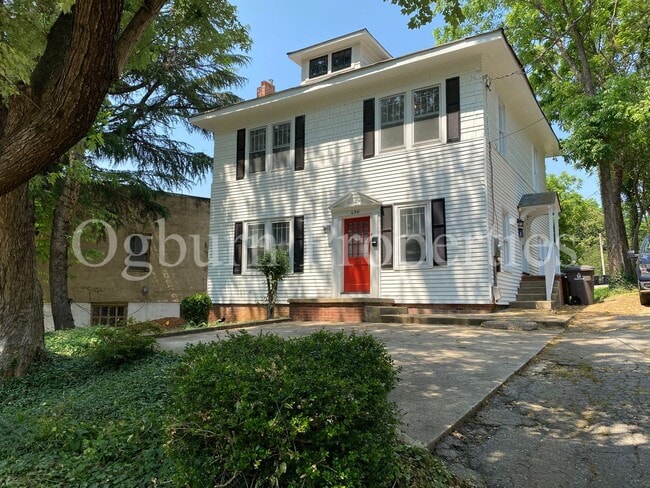 Building Photo - 496 W End Blvd Unit B