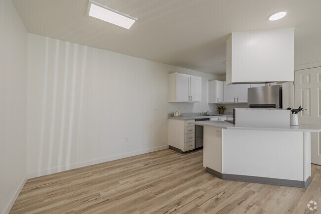 1BR, 1BA - 620SF - Dining Room