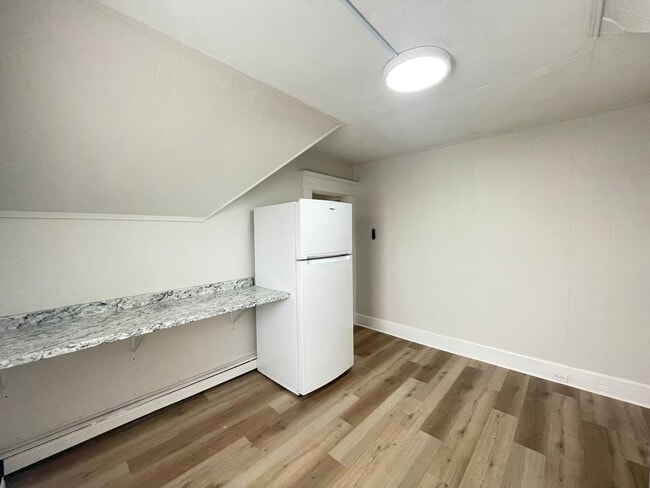 Photo - 475 Manchester St Unit 2