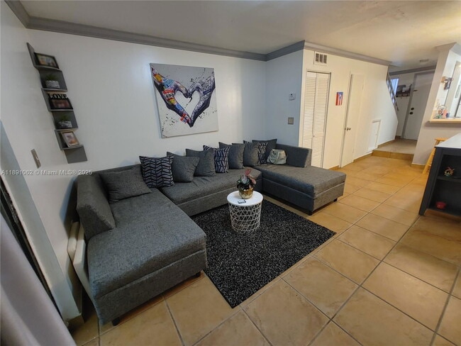 Photo - 1901 NW S River Dr