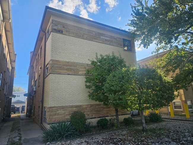 Building Photo - 1633 S Harlem Ave Unit GW