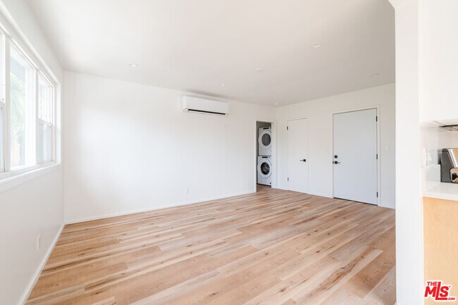 Photo - 1318 S Ogden Dr Unidad 4