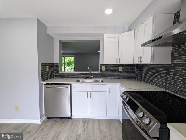 Photo - 70 Dorchester Cir