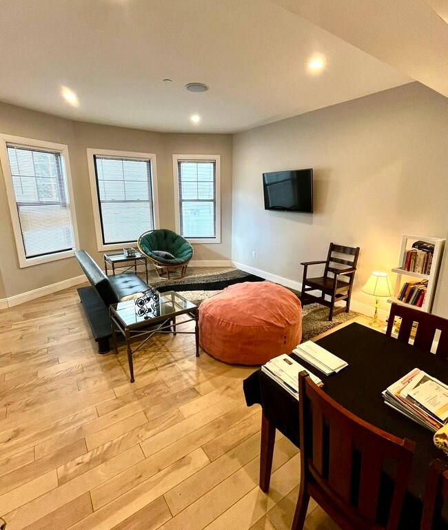 Photo - 5 Carlisle St Unit Fully Furnished Room