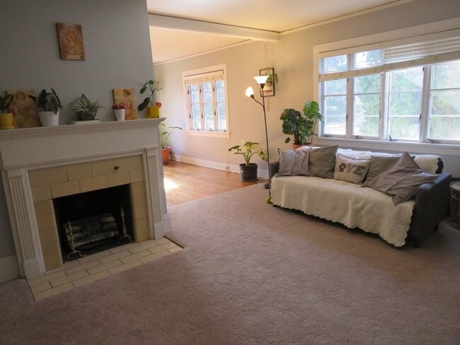 Photo - 1421 State St Unit 3