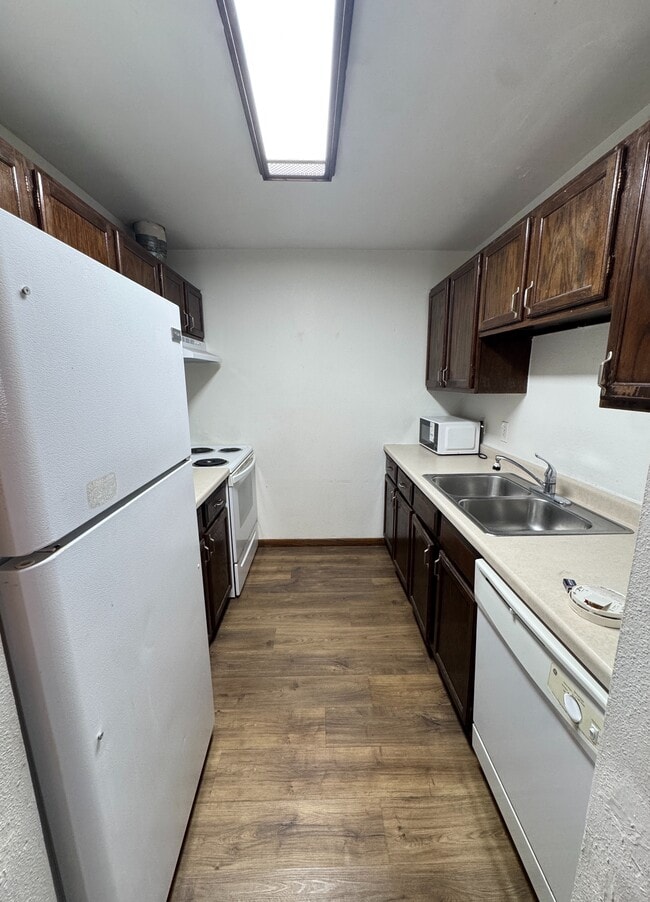 Building Photo - Condos Unit 102