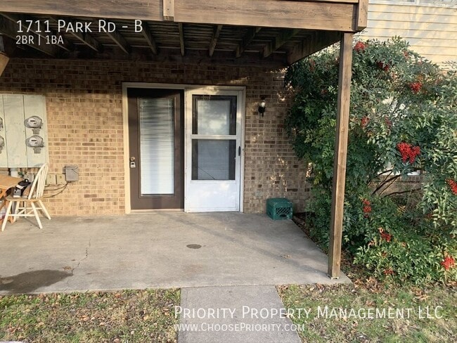 Photo - 1711 Park Rd Unit B
