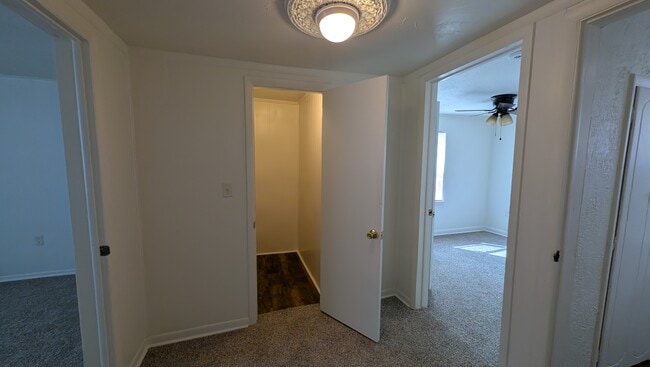 Photo - 320 W Dill St