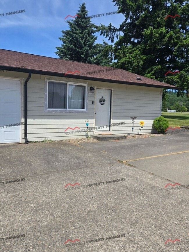 Building Photo - R325C Unit S